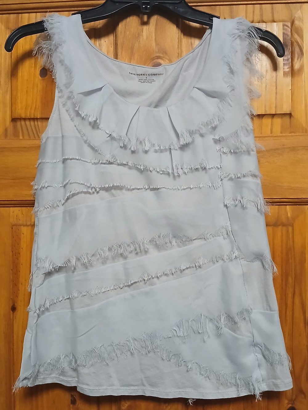 New York & Company Light Gray Fringed Scoop Neck Sleeveless Tank